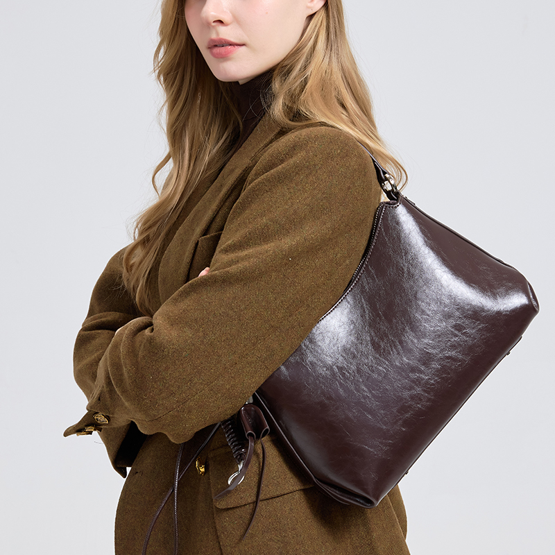 Retro Frosted Genuine Leather  - Half Moon Bag Suede 评论和价格