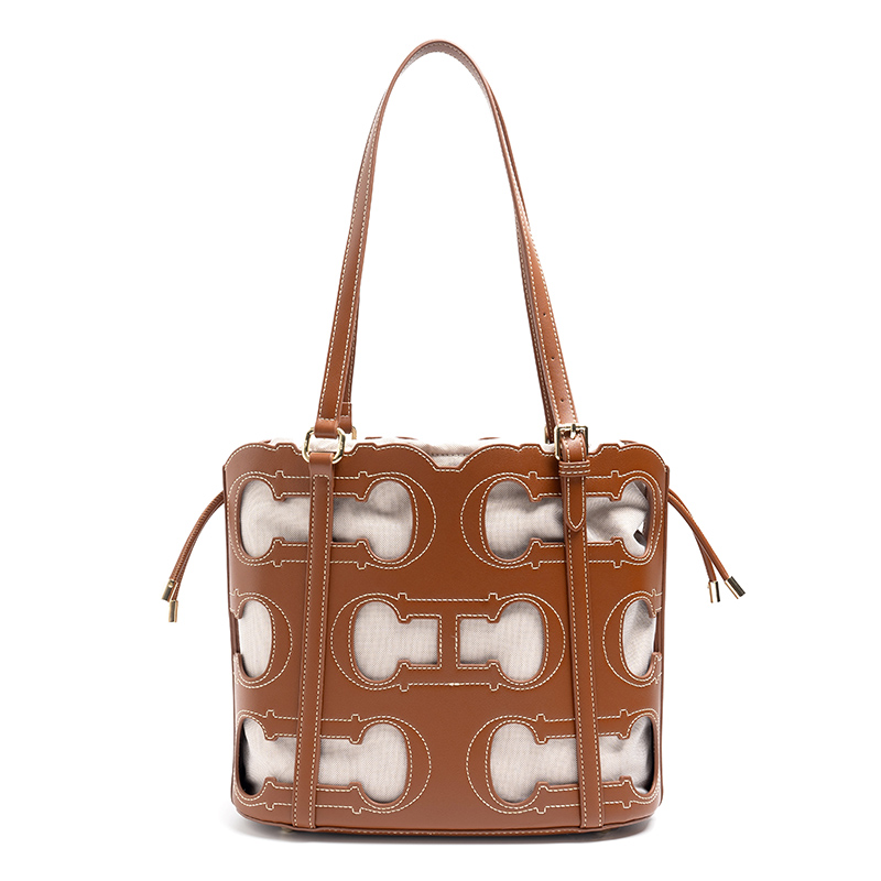 CH Tote Bag Cutout Logo Large  - Luxury Bags No Logo 评论和价格