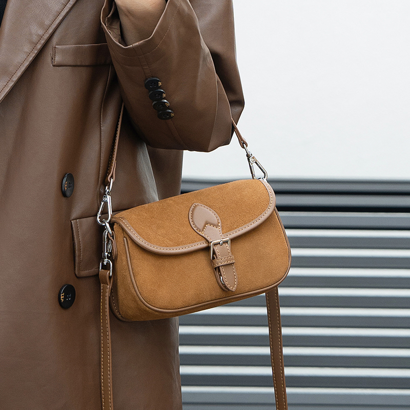 Autumn and winter women's Natu - Half Moon Bag Suede 评论和价格