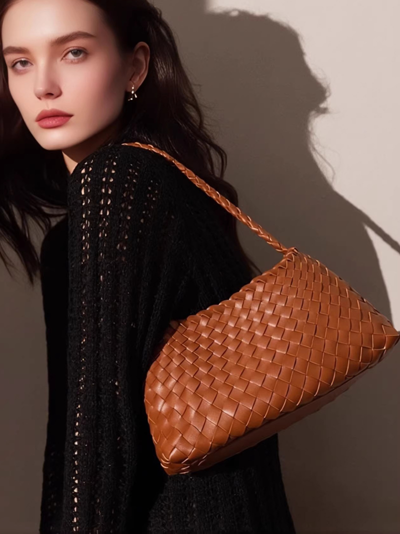 Hand woven popular high-end si - Half Moon Bag Suede 评论和价格
