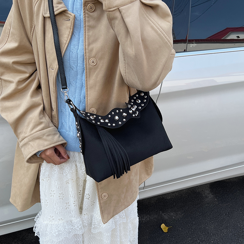 New Fashion Retro Shoulder Bag - Half Moon Bag Suede 评论和价格
